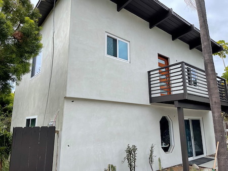 Stucco Installation Guide for Coastal Homes: Beating Salt Air, Wind, and Heat